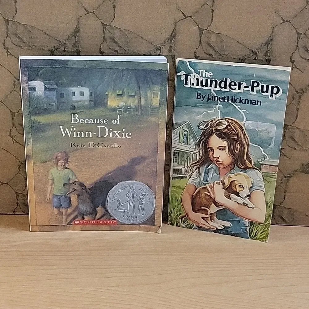 ‎8 paperback books about dogs.